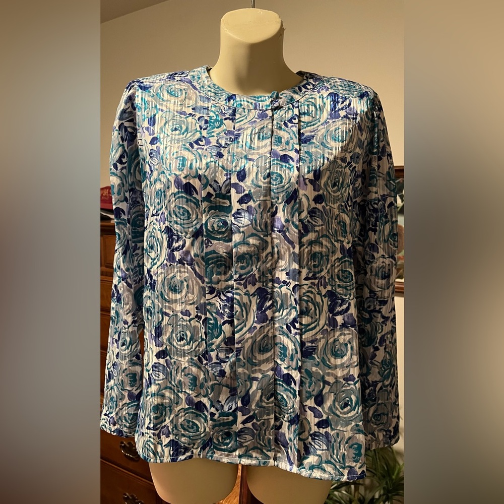 New Peters & Ashley, Pleated front, Ladies Blouse